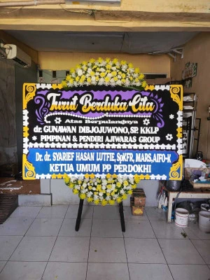 Papan Bunga di Cinoyong Carita